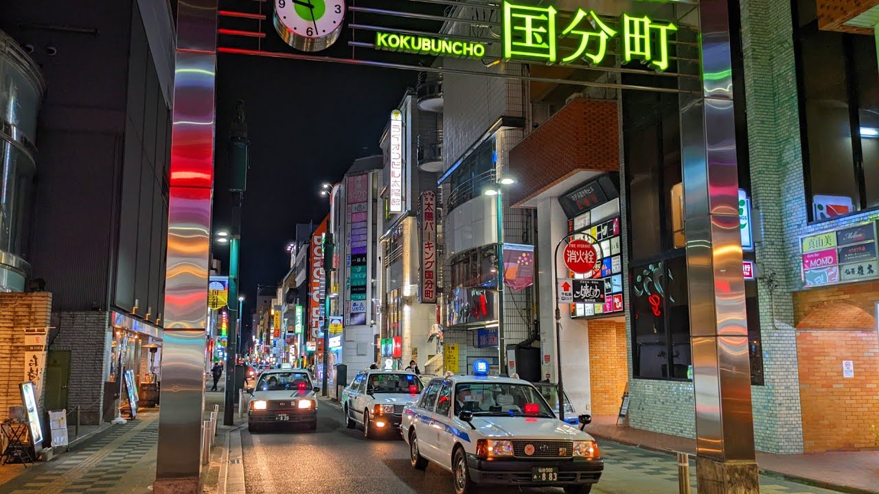 夜の繁華街